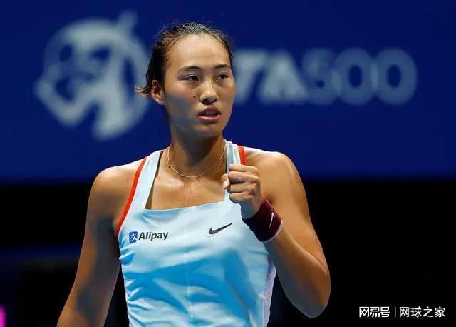 津巴布韦球队首夺联赛冠军，球队老板直接揣25万美元现金奖励球队