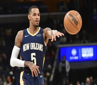 雄鹿猛攻内线拿下硬仗